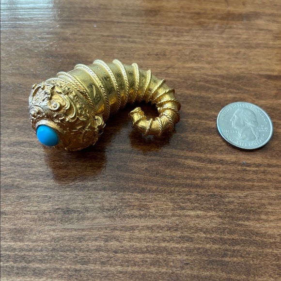 Gold Ornate snuff box with Turquoise Accent - Picture 3 of 4